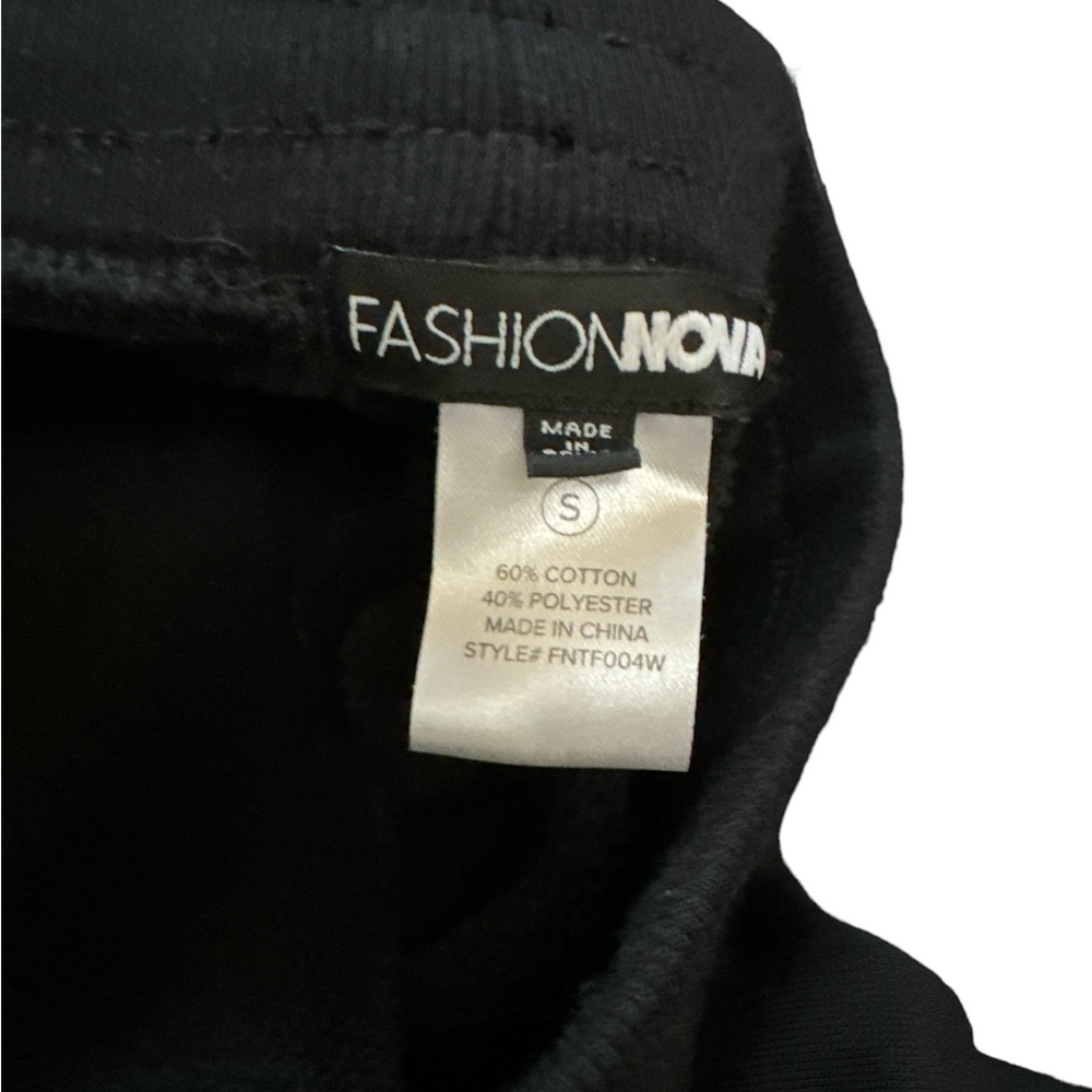 Woman’s Fashion Nova Queen 👸 sweatsuit size small 💥 - Picture 3 of 6